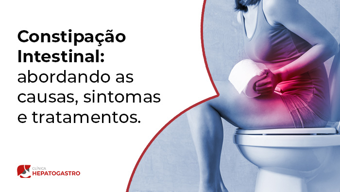 A Imagem Mostra Uma Mulher Sentada No Vaso Sanitário Segurando Papel Higiênico, Com Expressão De Desconforto E Área Abdominal Destacada Em Vermelho, Sugerindo Dor Ou Constipação Intestinal.