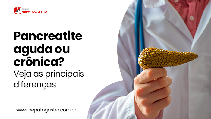 Homem Com Jaleco Médico Segura Um Modelo Anatômico De Pâncreas Em Mãos.